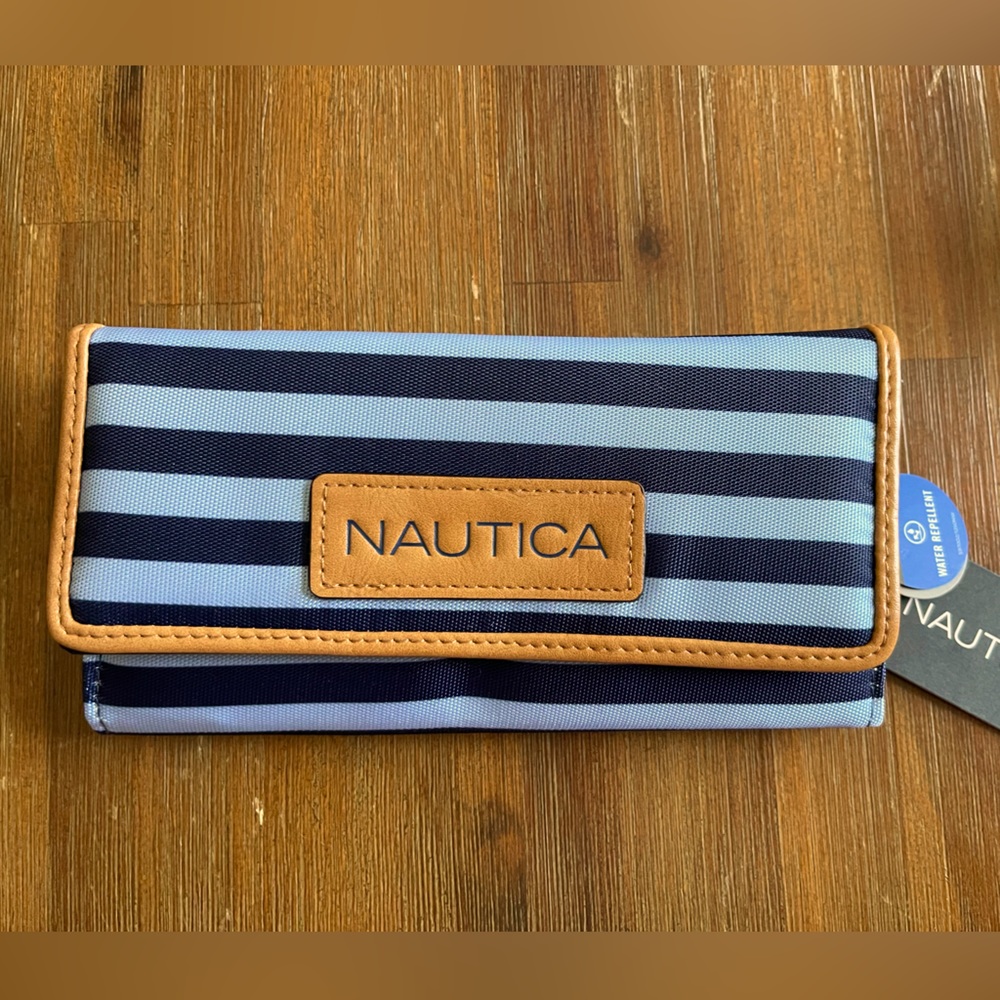 Náutica Trifold Wallet
